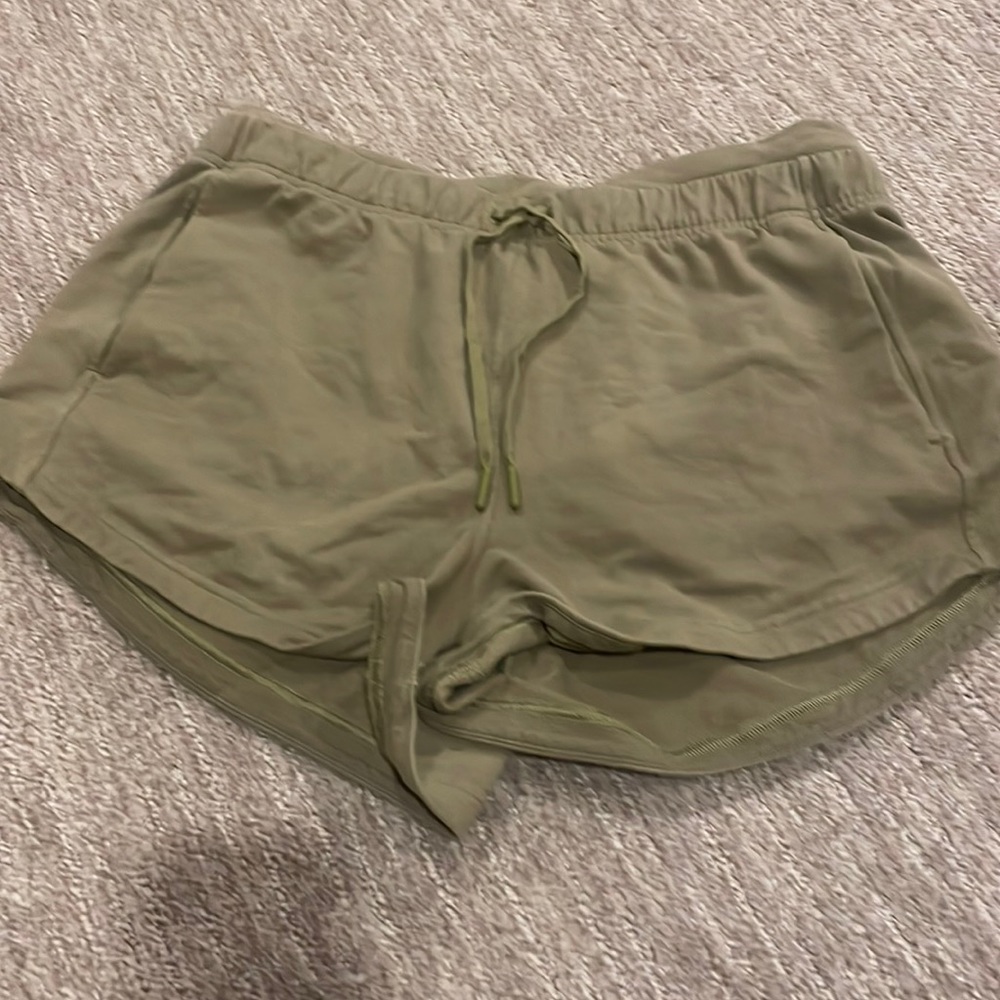 Lulu inner glow shorts